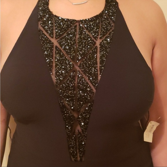 Size 14 Halter Style Black Classy Evening Gown - Picture 3 of 11